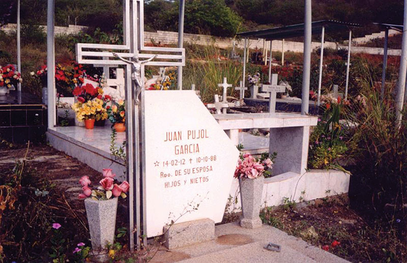 Rest in peace: Pujol’s gravesite in Choroní, Aragua State, Venezuela. Inset, the cover of the book he wrote with Tomás Harris, “Garbo: The Spy Who Saved D-Day.”